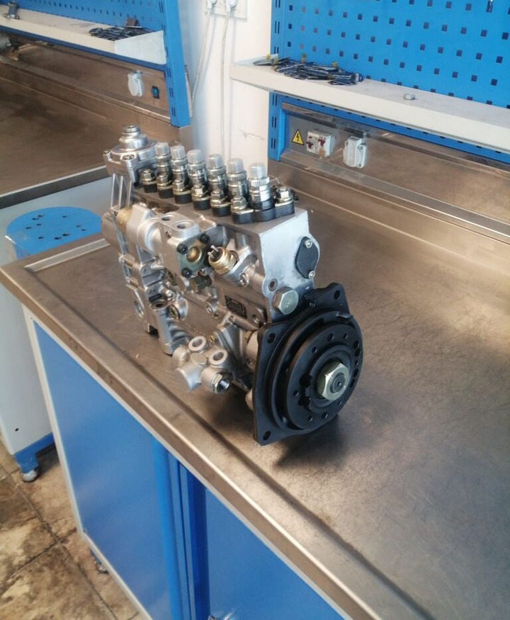 Bosch EXCHANGE A0250745702 Mercedes-Benz . truck - Pompe à carburant pour Camion: photos 1 Bosch EXCHANGE A0250745702 Mercedes-Benz . truck - Pompe à carburant pour Camion: photos 1