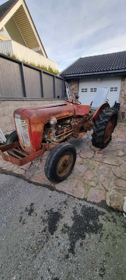 1958 Massey Ferguson MF 35 traktor repobjekt - Tracteur agricole: photos 1 1958 Massey Ferguson MF 35 traktor repobjekt - Tracteur agricole: photos 1