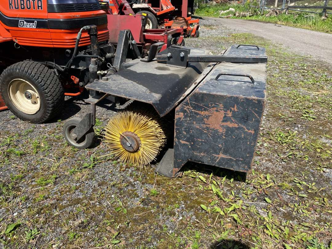 2000 Kubota G1700//Sitteklipper med feier og oppsamler - Motofaucheuse: photos 5 2000 Kubota G1700//Sitteklipper med feier og oppsamler - Motofaucheuse: photos 5
