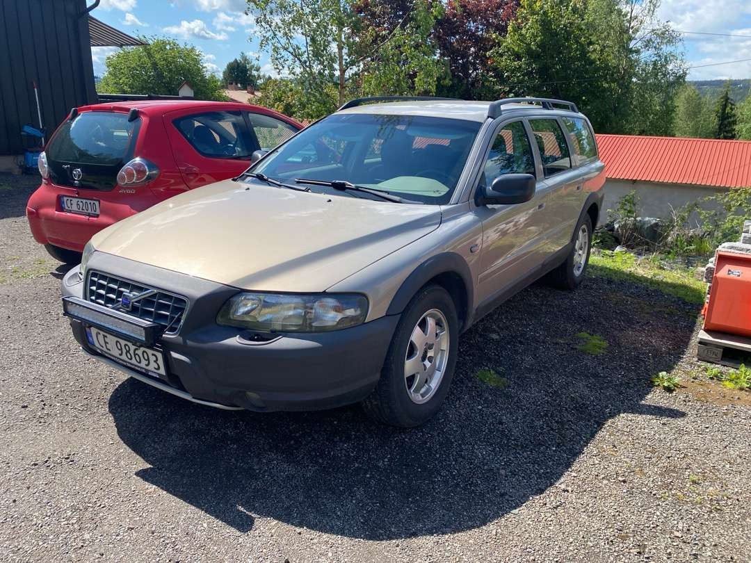 2001 Volvo XC70 EU-GODKJENT (rep.-objekt) - Voiture: photos 1 2001 Volvo XC70 EU-GODKJENT (rep.-objekt) - Voiture: photos 1