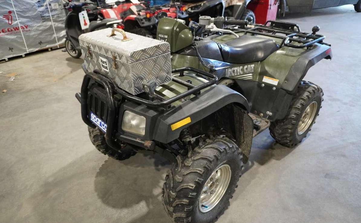 2005 ATV Artic Cat 375 ccm-Vinsj - Tracteur agricole: photos 1 2005 ATV Artic Cat 375 ccm-Vinsj - Tracteur agricole: photos 1