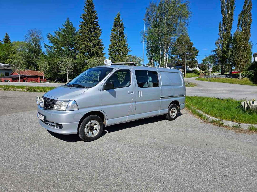 2009 Personbil Toyota Hiace 4 WD Lang type 9 seter EU-Godkjent - Voiture: photos 2 2009 Personbil Toyota Hiace 4 WD Lang type 9 seter EU-Godkjent - Voiture: photos 2