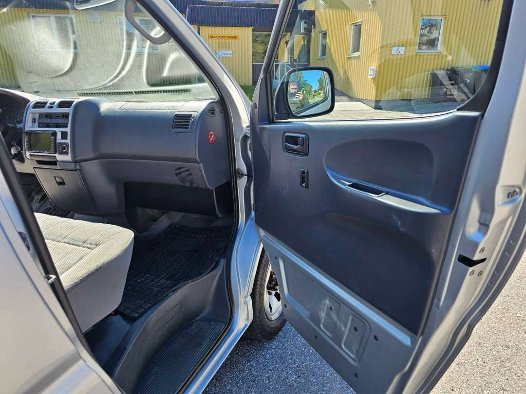 Voiture 2009 Personbil Toyota Hiace 4 WD Lang type 9 seter EU-Godkjent: photos 19