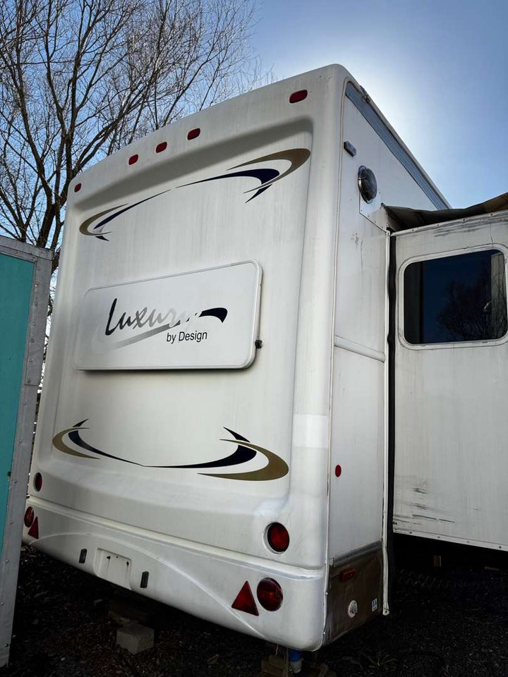 2012 5th Wheel Luxury RV / Husvogn / 16,5 m - Autre matériel: photos 4 2012 5th Wheel Luxury RV / Husvogn / 16,5 m - Autre matériel: photos 4