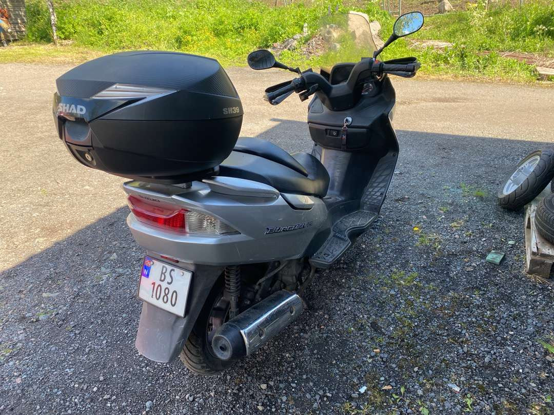 Suzuki Burgman UH 125//Lett MC - Remorque pour moto: photos 3 Suzuki Burgman UH 125//Lett MC - Remorque pour moto: photos 3