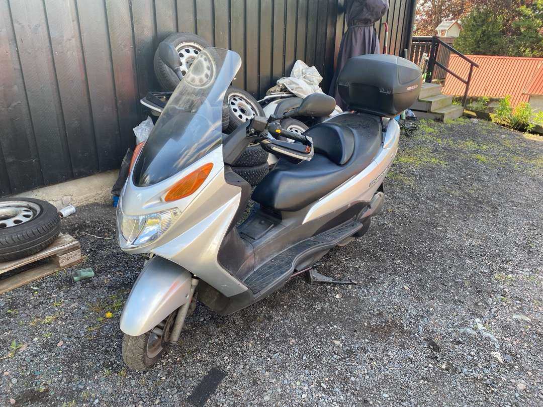 Suzuki Burgman UH 125//Lett MC - Remorque pour moto: photos 1 Suzuki Burgman UH 125//Lett MC - Remorque pour moto: photos 1