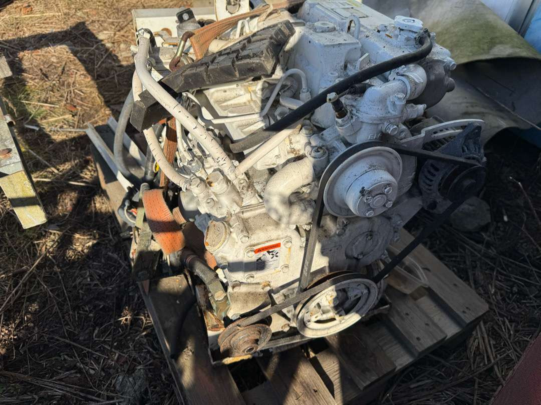Yanmar Marine engine 4TNV88-XKMR - Outil/ Équipement: photos 2 Yanmar Marine engine 4TNV88-XKMR - Outil/ Équipement: photos 2