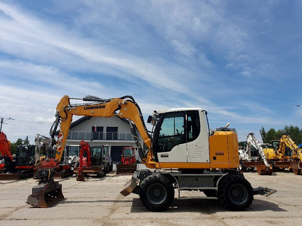 Liebherr A 910 Compact - Pelle sur pneus: photos 2 Liebherr A 910 Compact - Pelle sur pneus: photos 2