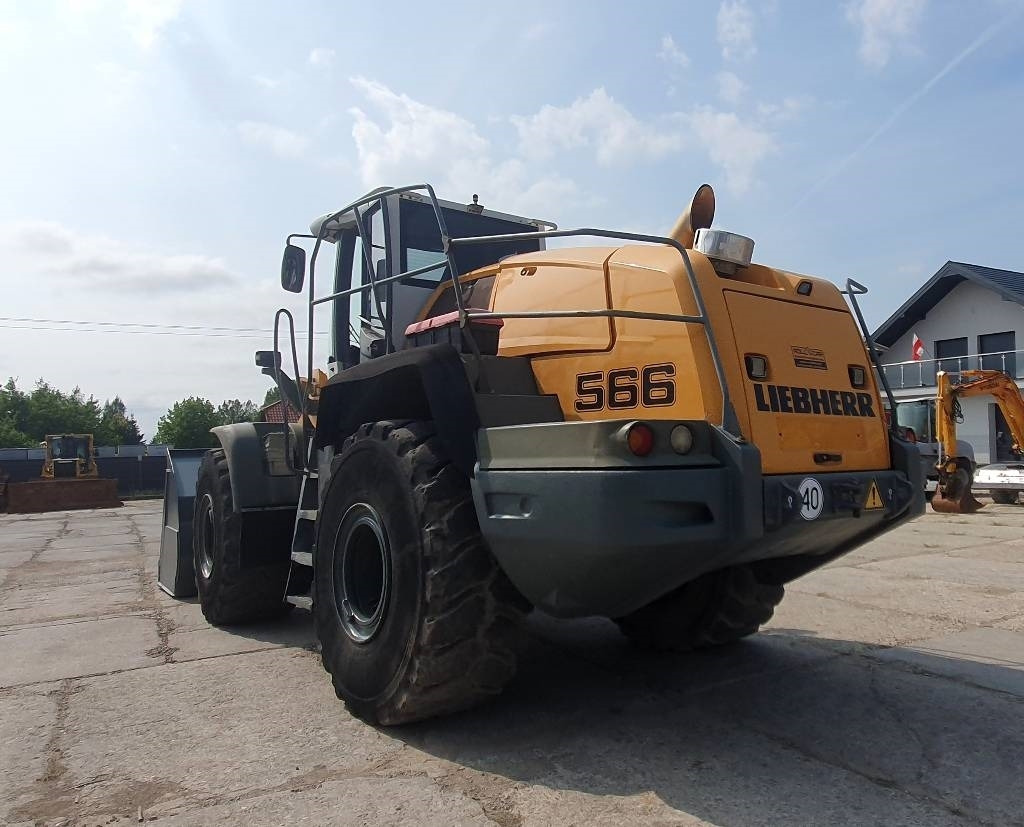 Liebherr L 566 - Chargeuse sur pneus: photos 2 Liebherr L 566 - Chargeuse sur pneus: photos 2