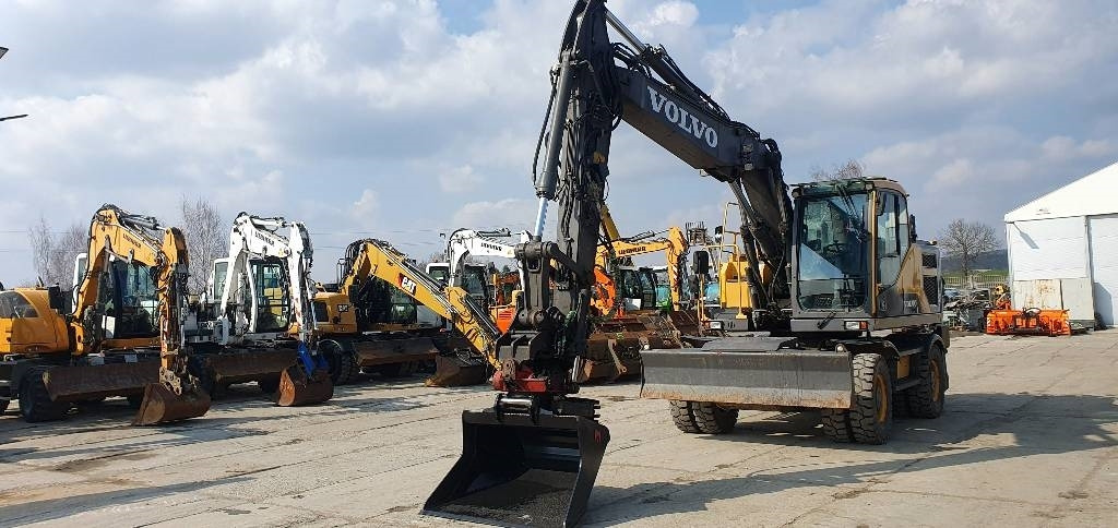 Volvo EW 160 E - Pelle sur pneus: photos 1 Volvo EW 160 E - Pelle sur pneus: photos 1