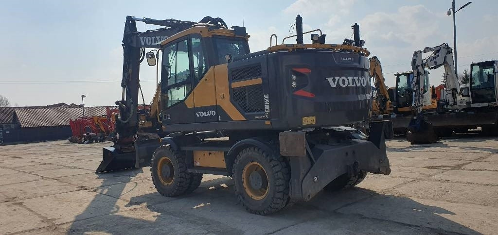 Volvo EW 160 E - Pelle sur pneus: photos 2 Volvo EW 160 E - Pelle sur pneus: photos 2