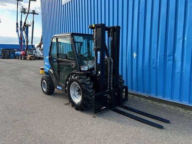 Manitou MC25-4 - Chariot tout terrain: photos 3 Manitou MC25-4 - Chariot tout terrain: photos 3