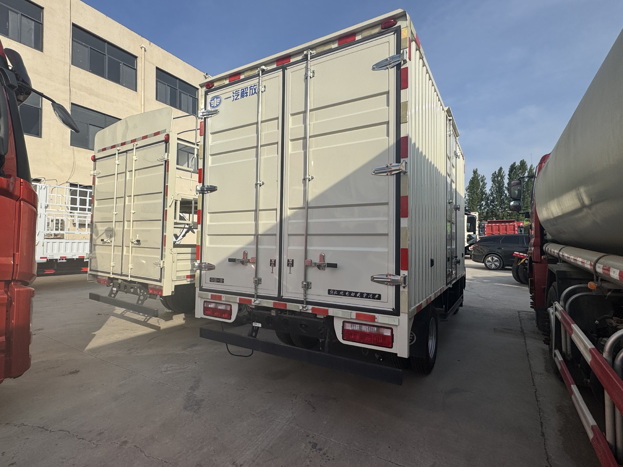 Camion fourgon neuf FAW: photos 7