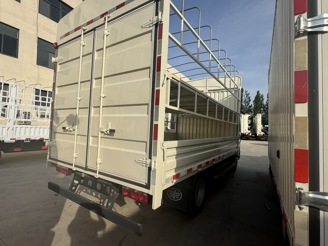 Camion fourgon neuf FAW: photos 8