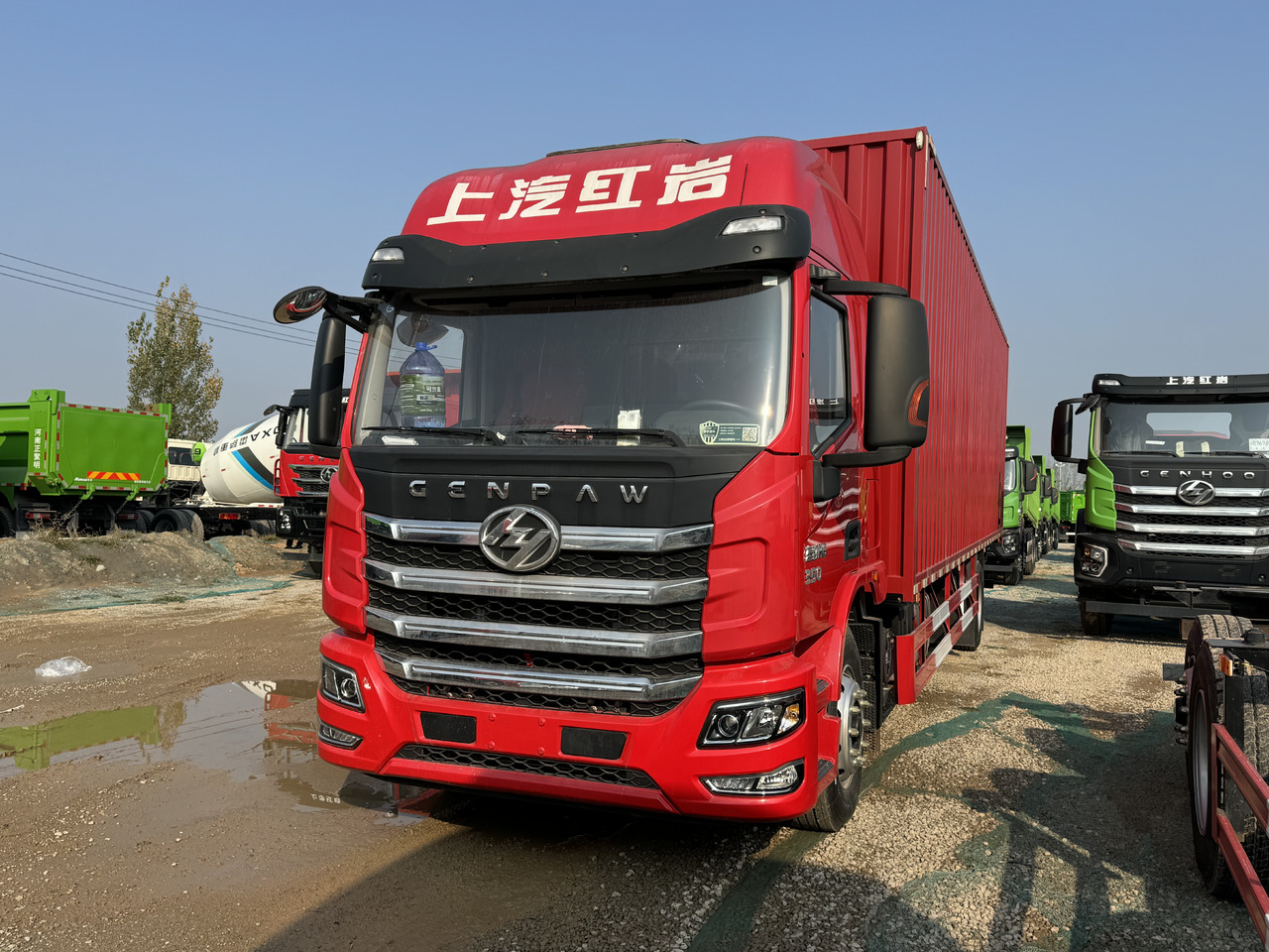 HONGYAN HEAVY TRUCK - Camion fourgon: photos 2 HONGYAN HEAVY TRUCK - Camion fourgon: photos 2