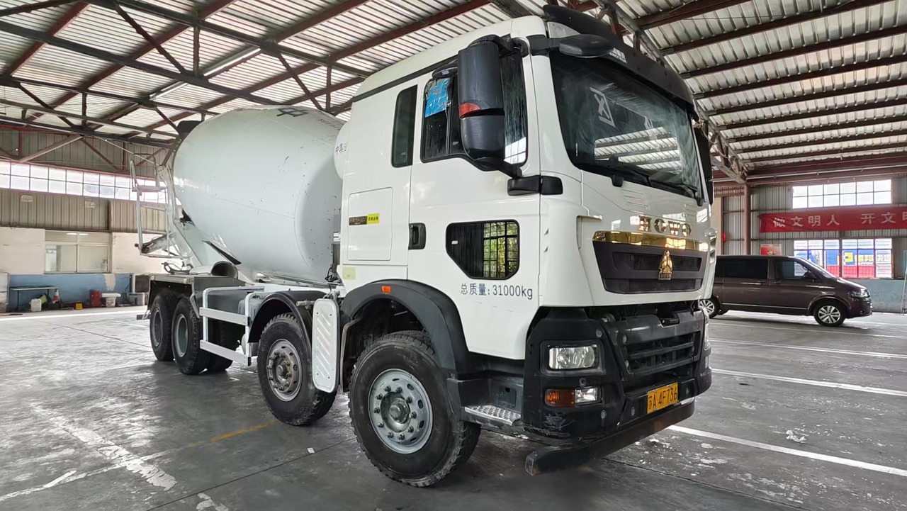 HOWO - Camion malaxeur: photos 2 HOWO - Camion malaxeur: photos 2
