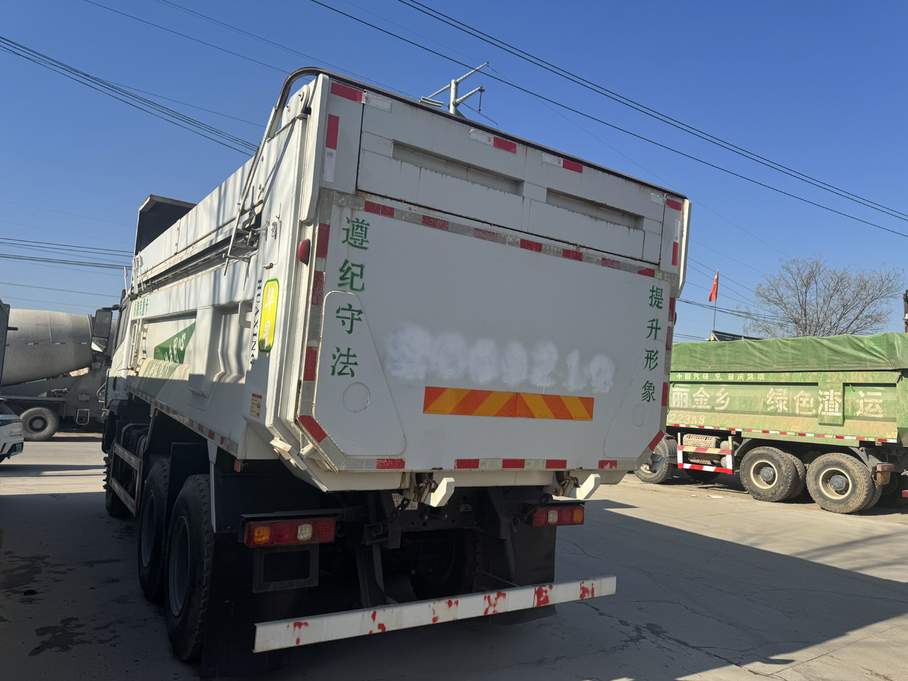 SHACMAN X3000 - Camion benne: photos 4 SHACMAN X3000 - Camion benne: photos 4