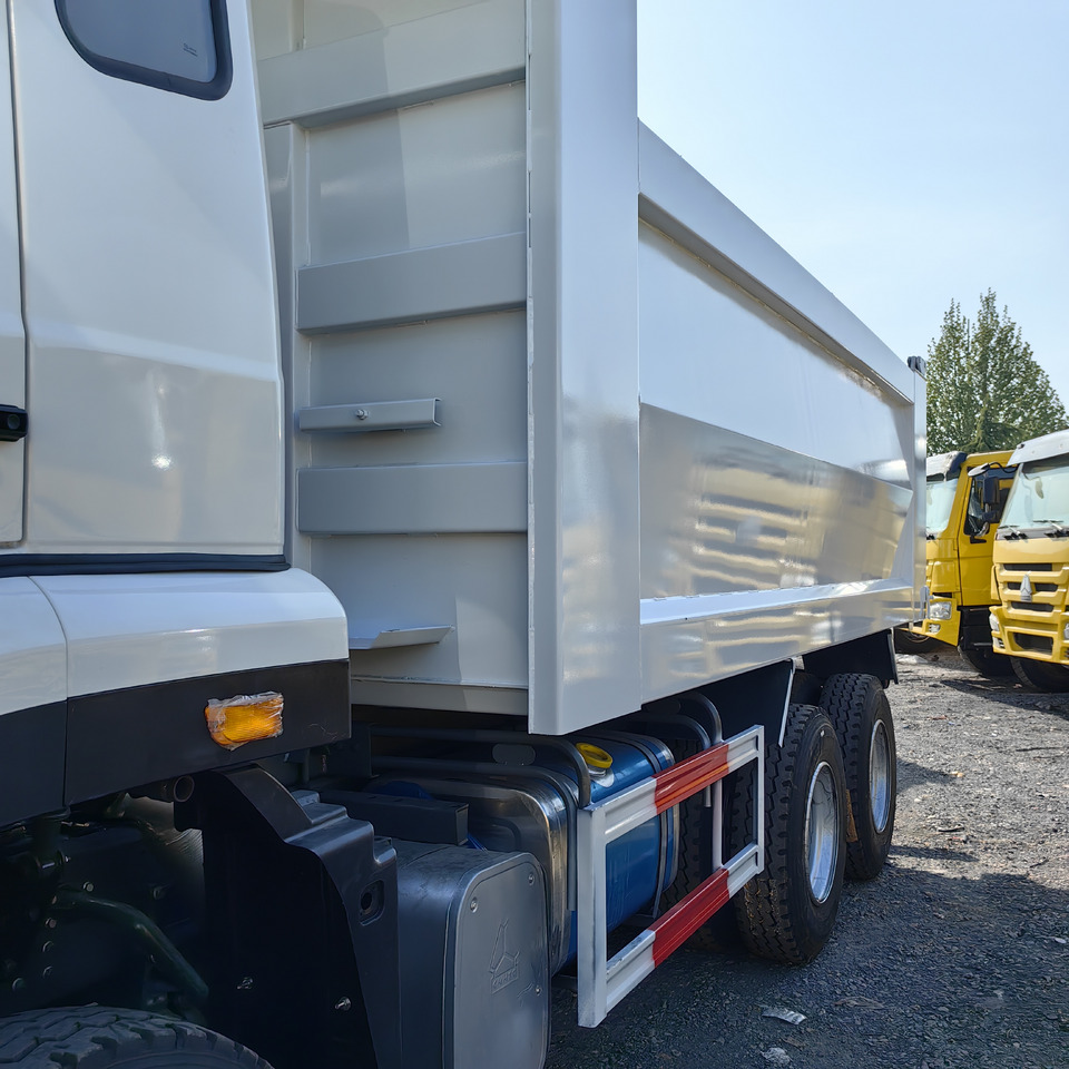 SINOTRUCK HOWO - Camion benne: photos 2 SINOTRUCK HOWO - Camion benne: photos 2