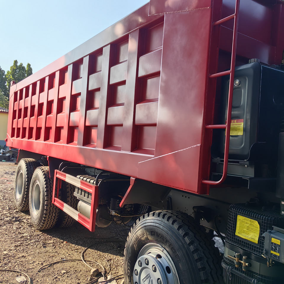 SINOTRUCK HOWO - Camion benne: photos 3 SINOTRUCK HOWO - Camion benne: photos 3