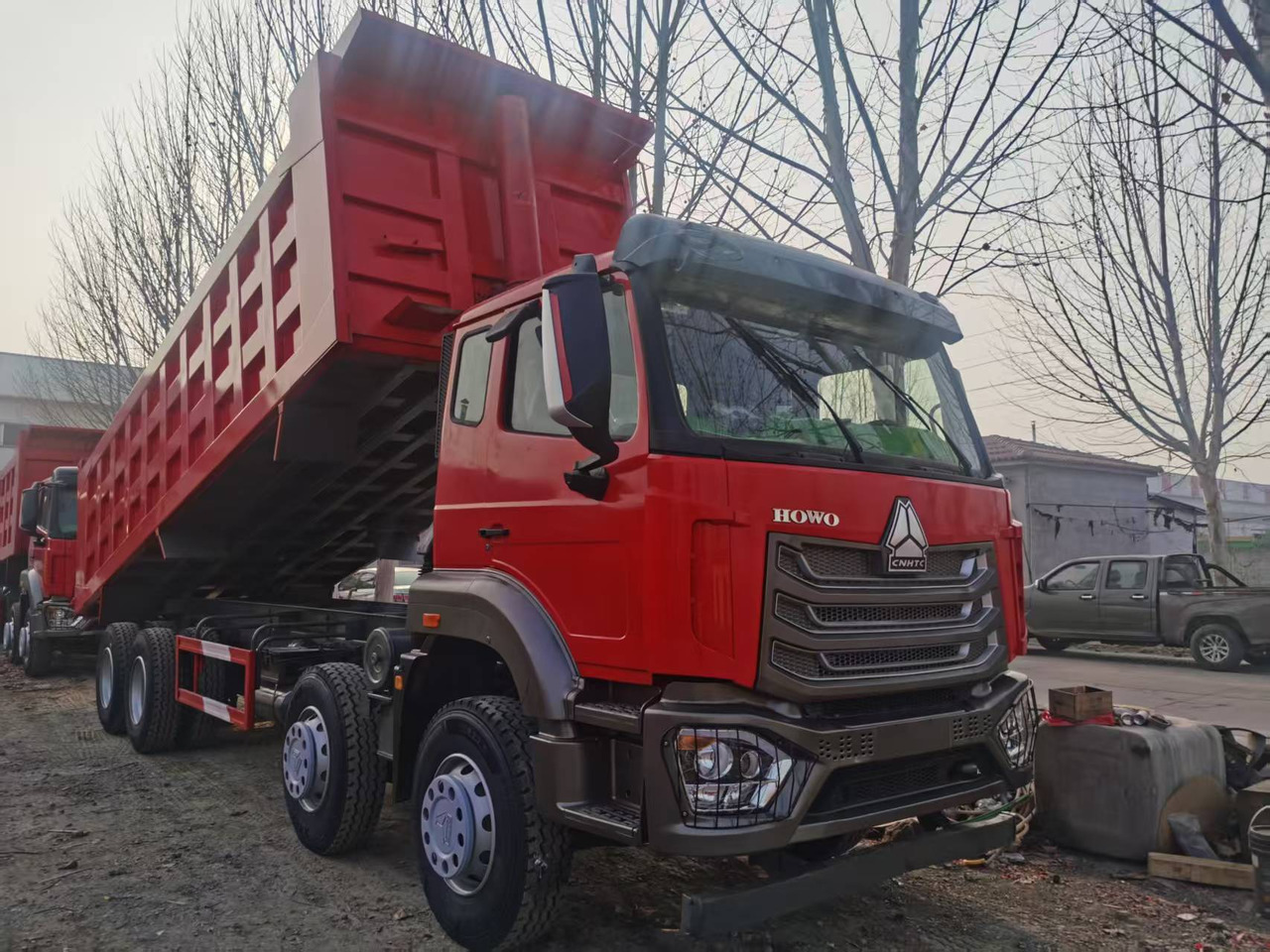 SINOTRUCK HOWO - Camion benne: photos 1 SINOTRUCK HOWO - Camion benne: photos 1