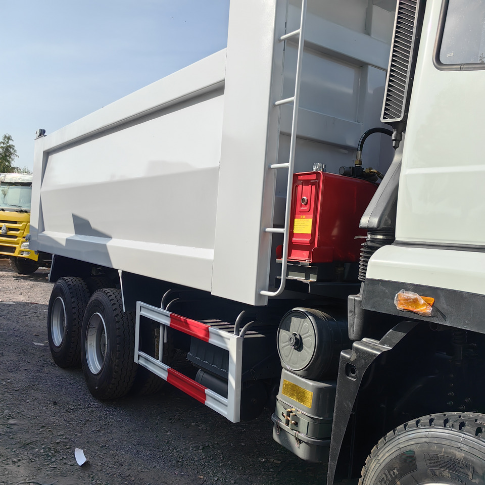 SINOTRUCK HOWO - Camion benne: photos 3 SINOTRUCK HOWO - Camion benne: photos 3