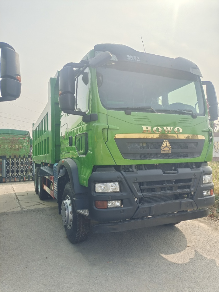 SINOTRUCK HOWO - Camion benne: photos 1 SINOTRUCK HOWO - Camion benne: photos 1
