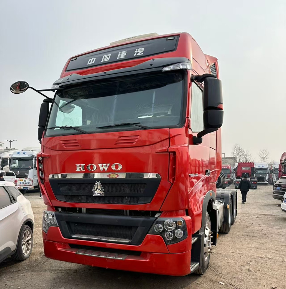 HOWO - Tracteur routier: photos 1 HOWO - Tracteur routier: photos 1