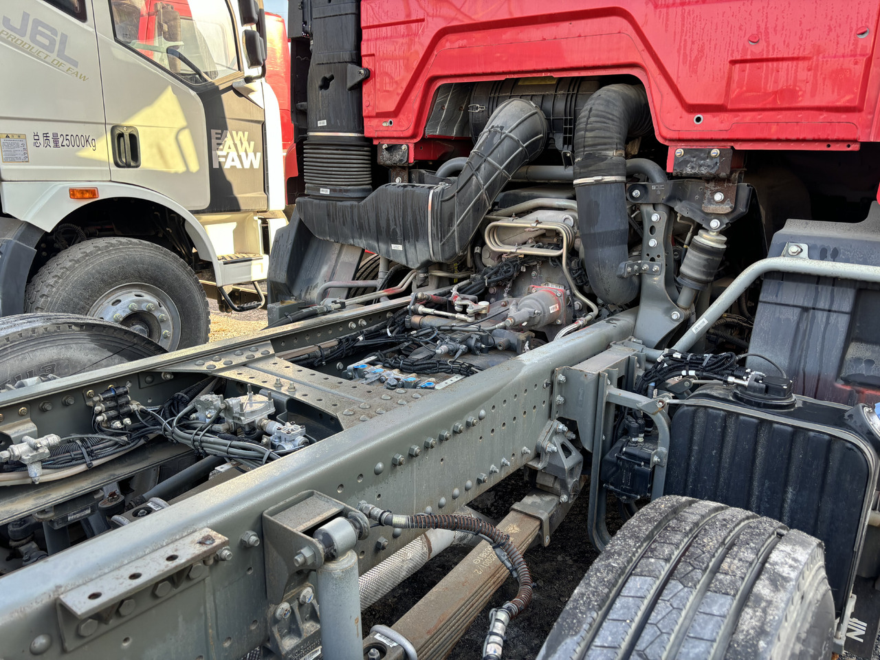 SINOTRUCK HAOHAN N7 - Tracteur routier: photos 2 SINOTRUCK HAOHAN N7 - Tracteur routier: photos 2