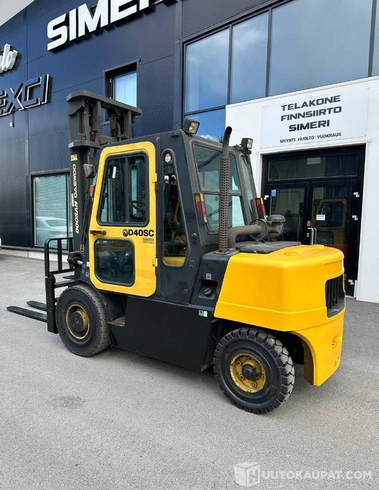 Daewoo D40SC-2, 2006, 11 000 h DieselTrukki, Lempäälä - Engins de chantier: photos 2 Daewoo D40SC-2, 2006, 11 000 h DieselTrukki, Lempäälä - Engins de chantier: photos 2