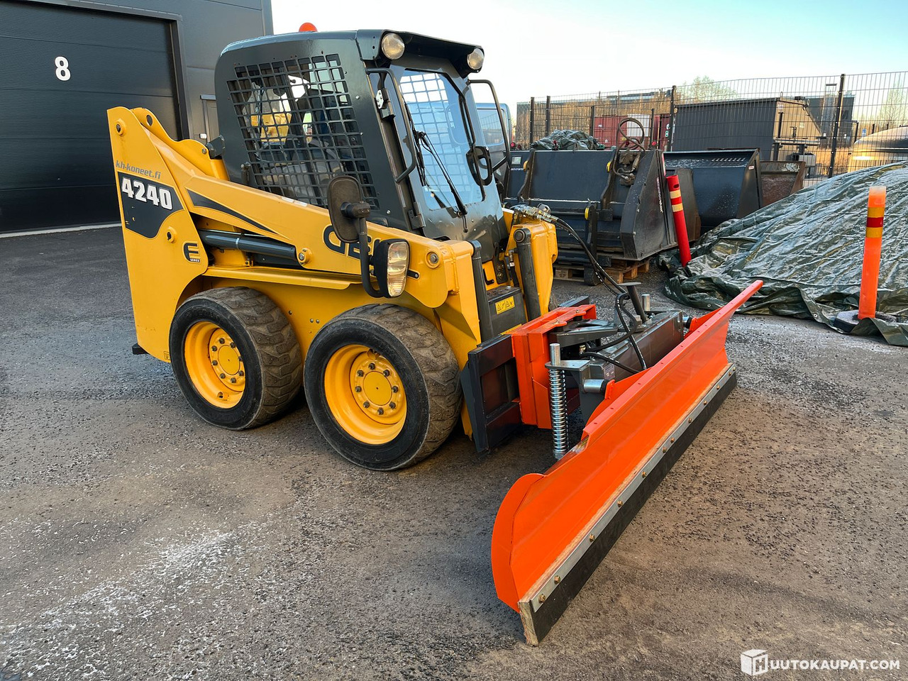 Gehl 4240, year 2012, only 954 h + 3 attachments, Tampere - Mini chargeuse: photos 1 Gehl 4240, year 2012, only 954 h + 3 attachments, Tampere - Mini chargeuse: photos 1