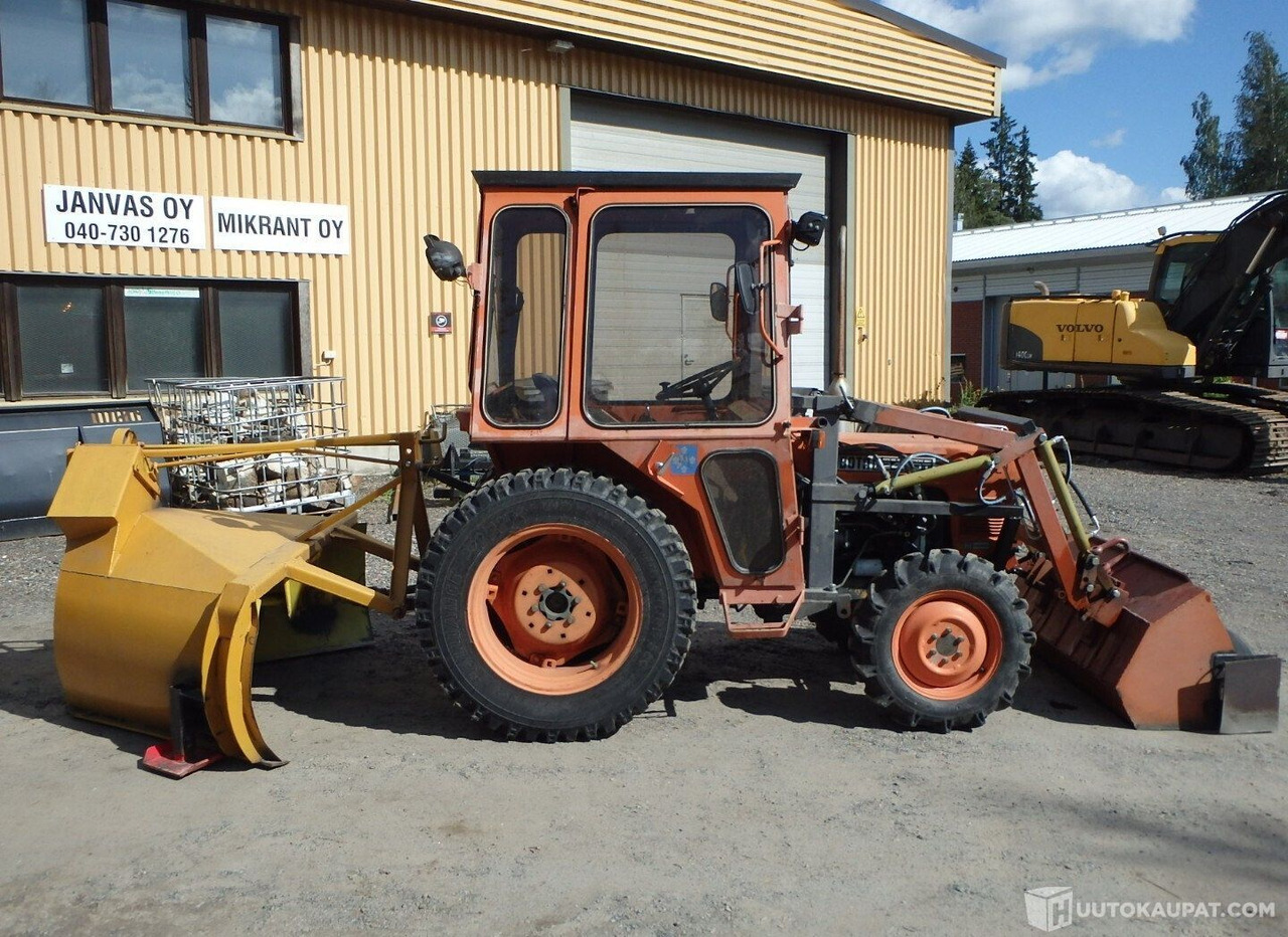 Kubota L 245 DT 4x4, 1980, 1.1 l, Diesel, 5 139 h, Forssa - Machine agricole: photos 5 Kubota L 245 DT 4x4, 1980, 1.1 l, Diesel, 5 139 h, Forssa - Machine agricole: photos 5