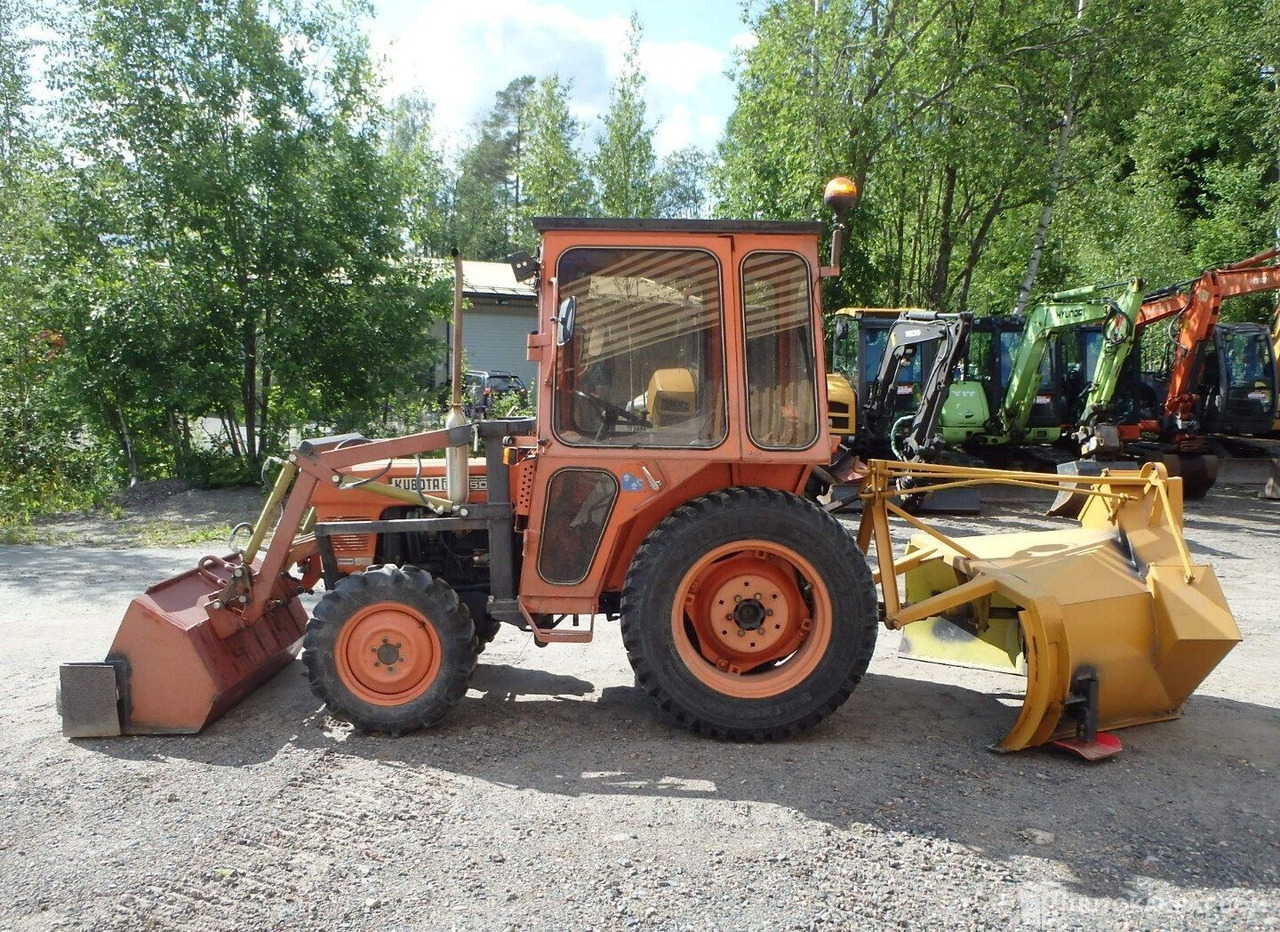 Kubota L 245 DT 4x4, 1980, 1.1 l, Diesel, 5 139 h, Forssa - Machine agricole: photos 2 Kubota L 245 DT 4x4, 1980, 1.1 l, Diesel, 5 139 h, Forssa - Machine agricole: photos 2