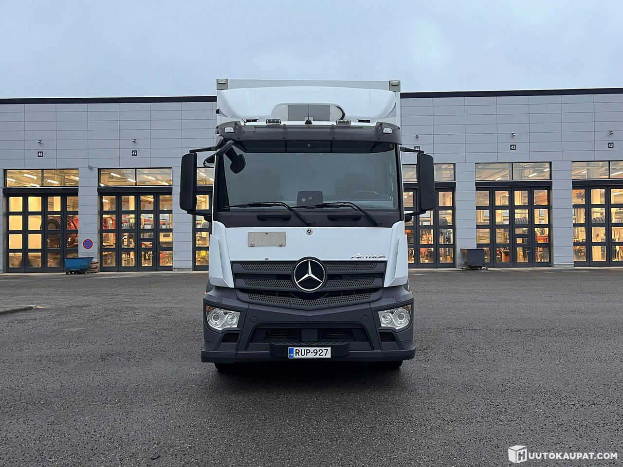 Mercedes-Benz Actros 1827, truck, full-side opening, 2022, Vantaa - Camion fourgon: photos 2 Mercedes-Benz Actros 1827, truck, full-side opening, 2022, Vantaa - Camion fourgon: photos 2
