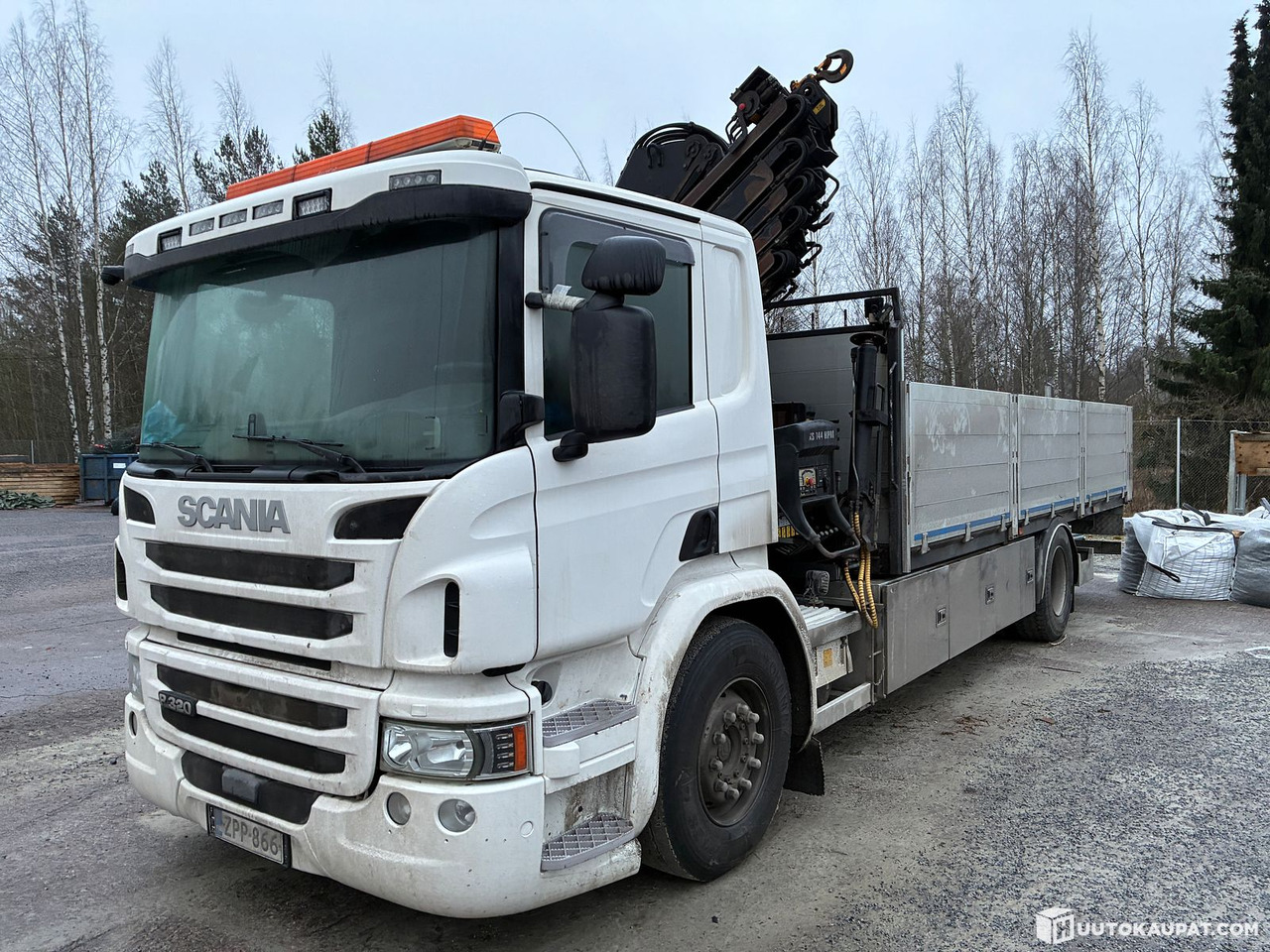 Scania P320, 2016 truck + Hiab crane, Tampere - Camion plateau, Camion grue: photos 2 Scania P320, 2016 truck + Hiab crane, Tampere - Camion plateau, Camion grue: photos 2