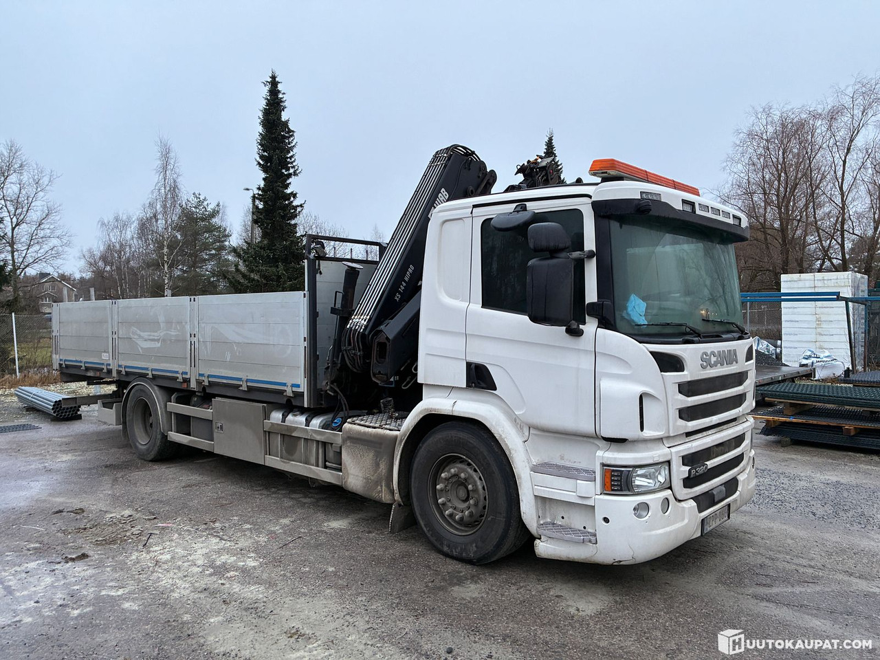 Scania P320, 2016 truck + Hiab crane, Tampere - Camion plateau, Camion grue: photos 1 Scania P320, 2016 truck + Hiab crane, Tampere - Camion plateau, Camion grue: photos 1