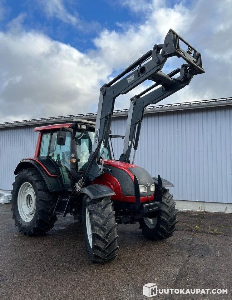 Valtra N121 Advance with front loader, 2007, 9,900 h, Ylivieska - Tracteur agricole: photos 4 Valtra N121 Advance with front loader, 2007, 9,900 h, Ylivieska - Tracteur agricole: photos 4