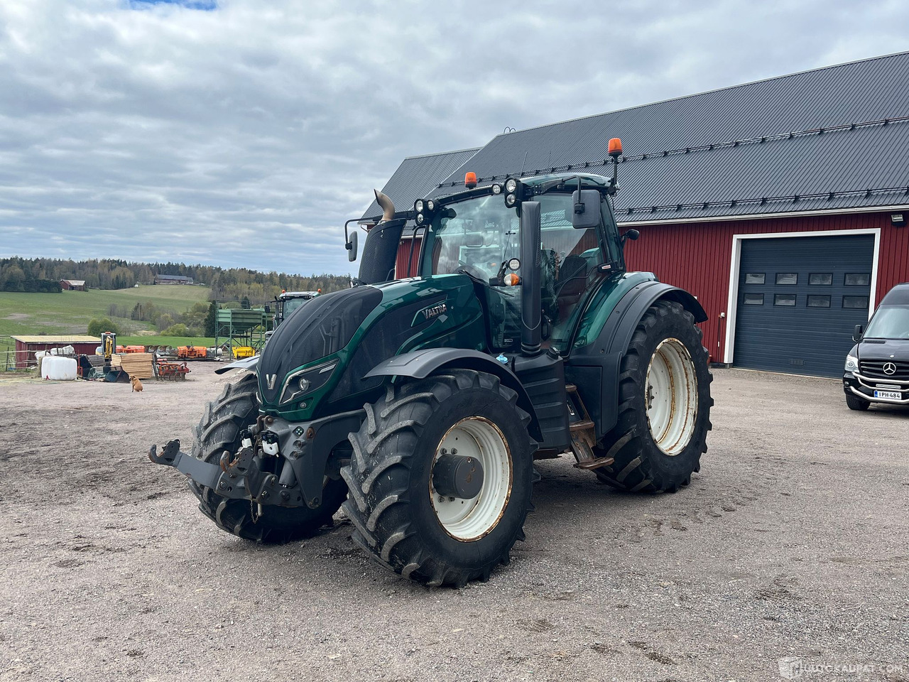 Valtra T234 Versu, traktori etunostolaitteella ja taakseajolaitteilla, 2015, Vantaa - Tracteur agricole: photos 1 Valtra T234 Versu, traktori etunostolaitteella ja taakseajolaitteilla, 2015, Vantaa - Tracteur agricole: photos 1