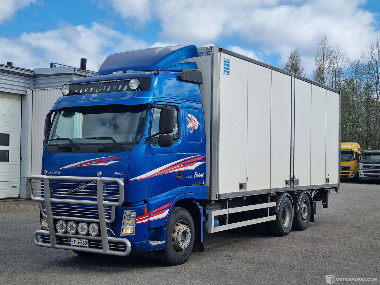 Volvo FH 12 6×2, 2002, Tampere - Camion fourgon: photos 1 Volvo FH 12 6×2, 2002, Tampere - Camion fourgon: photos 1