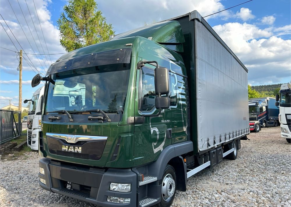 MAN TGL 12.250 GLOB UNIKAT z Niemiec BDF firanka / AUTOMAT HAK / EURO 6 / BDF 7.40 wysoki / MICHELIN 80% - Camion à rideaux coulissants: photos 1 MAN TGL 12.250 GLOB UNIKAT z Niemiec BDF firanka / AUTOMAT HAK / EURO 6 / BDF 7.40 wysoki / MICHELIN 80% - Camion à rideaux coulissants: photos 1