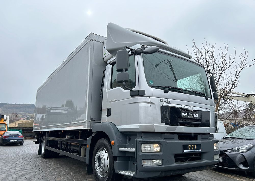 MAN TGM 18.290 TK 1200 R Spectrum THERMO King z Niemiec 8m / 20 palet / winda Klima / OKAZJA - Camion frigorifique: photos 3 MAN TGM 18.290 TK 1200 R Spectrum THERMO King z Niemiec 8m / 20 palet / winda Klima / OKAZJA - Camion frigorifique: photos 3