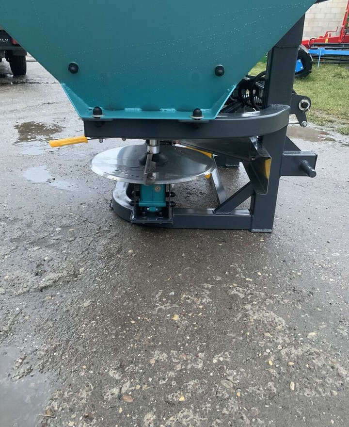 New RNZ 600 ,800.1000 L - Distributeur d'engrais: photos 2 New RNZ 600 ,800.1000 L - Distributeur d'engrais: photos 2