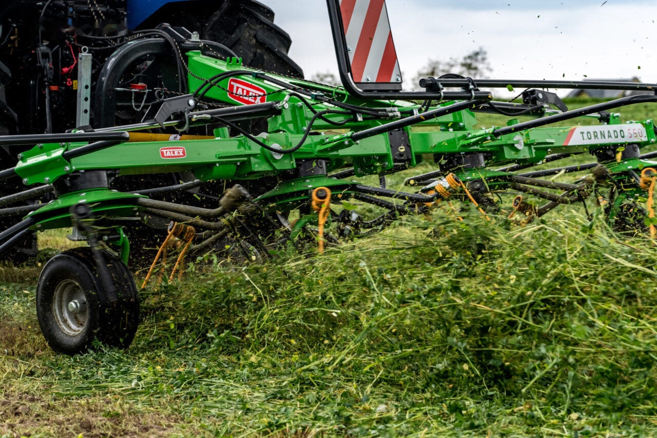 Talex Przetrząsacz 4 wirnikowy ciągany z WOM, Tornado - Faneuse: photos 5 Talex Przetrząsacz 4 wirnikowy ciągany z WOM, Tornado - Faneuse: photos 5