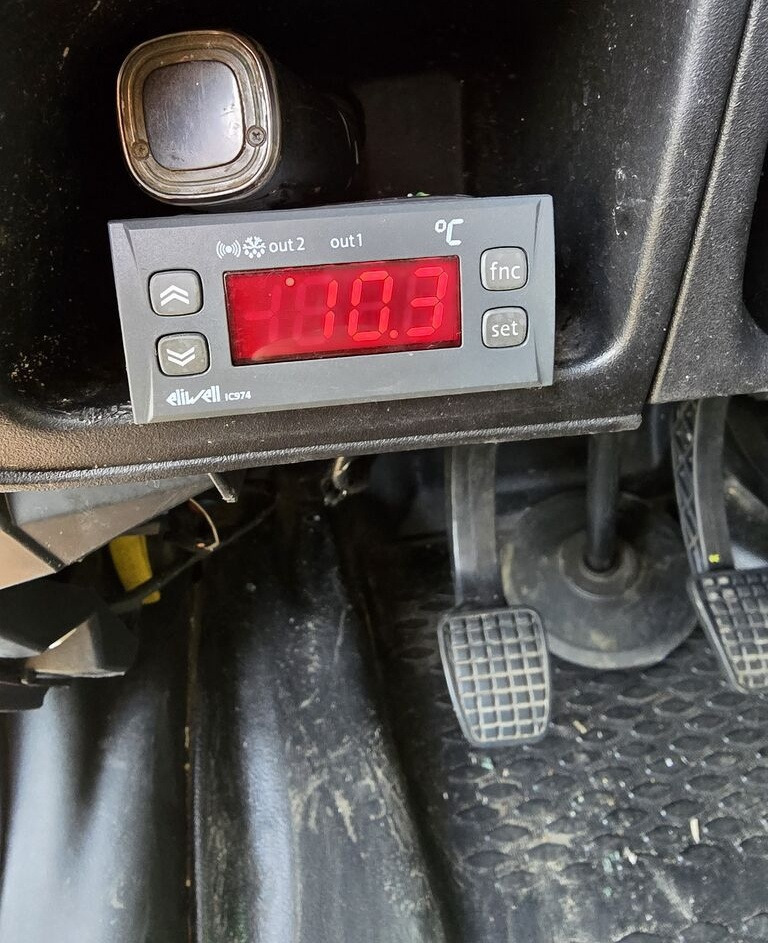 Véhicule utilitaire frigorifique IVECO Daily 35-150: photos 1
