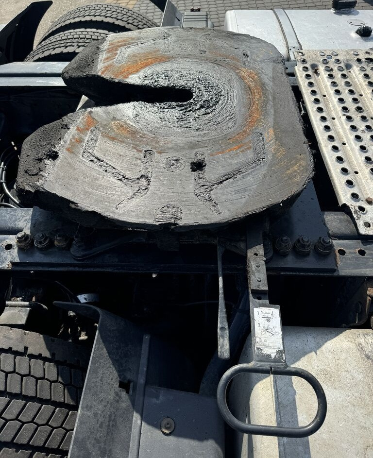 IVECO STRALIS HI-WAY XP 2017 ROK truck - Sellette d'attelage pour Camion: photos 2 IVECO STRALIS HI-WAY XP 2017 ROK truck - Sellette d'attelage pour Camion: photos 2