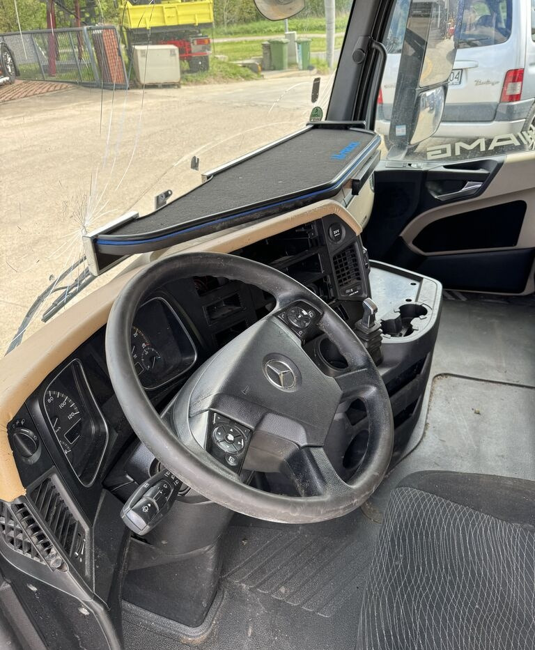 Mercedes-Benz Actros MP 4 - Cabine pour Camion: photos 5 Mercedes-Benz Actros MP 4 - Cabine pour Camion: photos 5