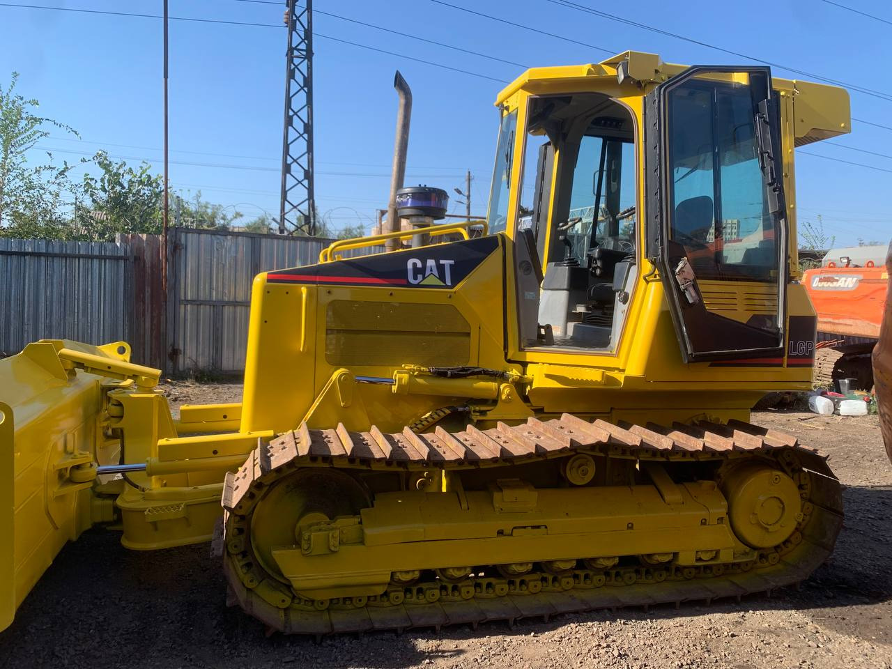 CATERPILLAR D5G - Bulldozer: photos 5 CATERPILLAR D5G - Bulldozer: photos 5