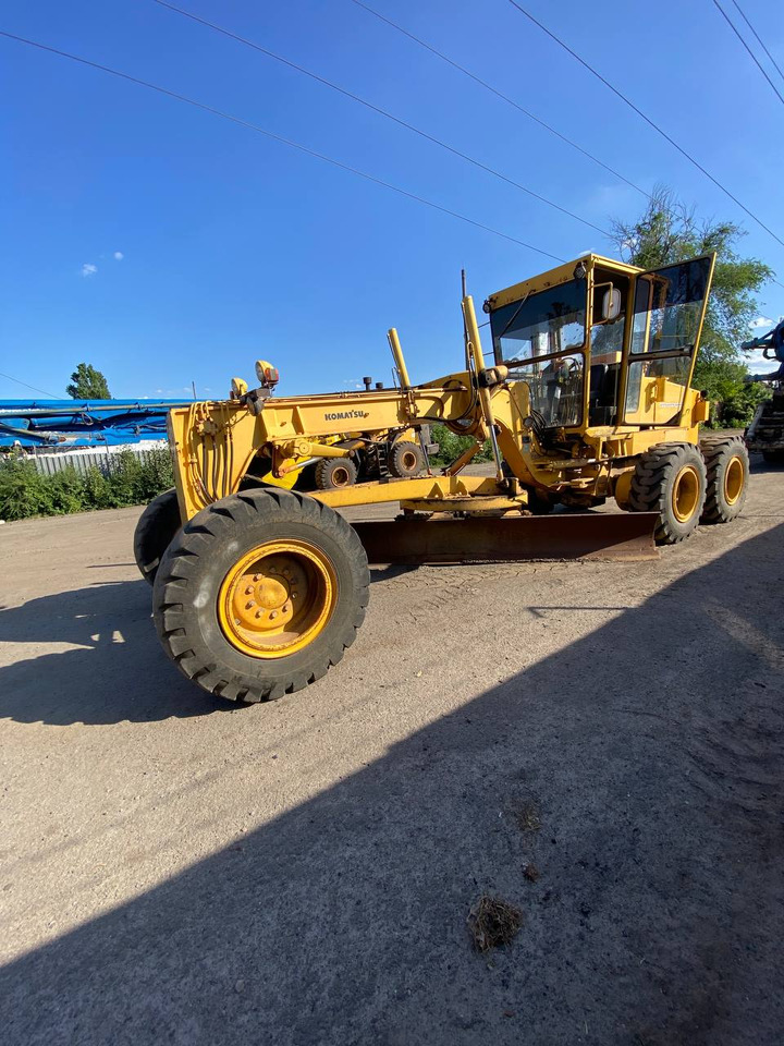 KOMATSU GD661А-1 - Niveleuse: photos 1 KOMATSU GD661А-1 - Niveleuse: photos 1