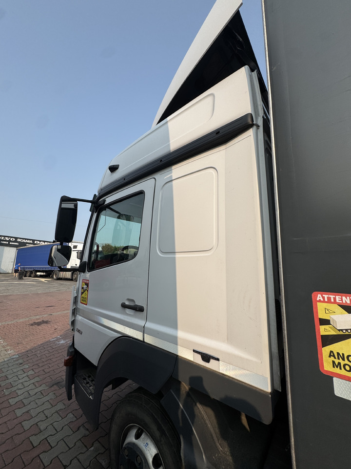 Mercedes Atego III - Cabine: photos 5 Mercedes Atego III - Cabine: photos 5