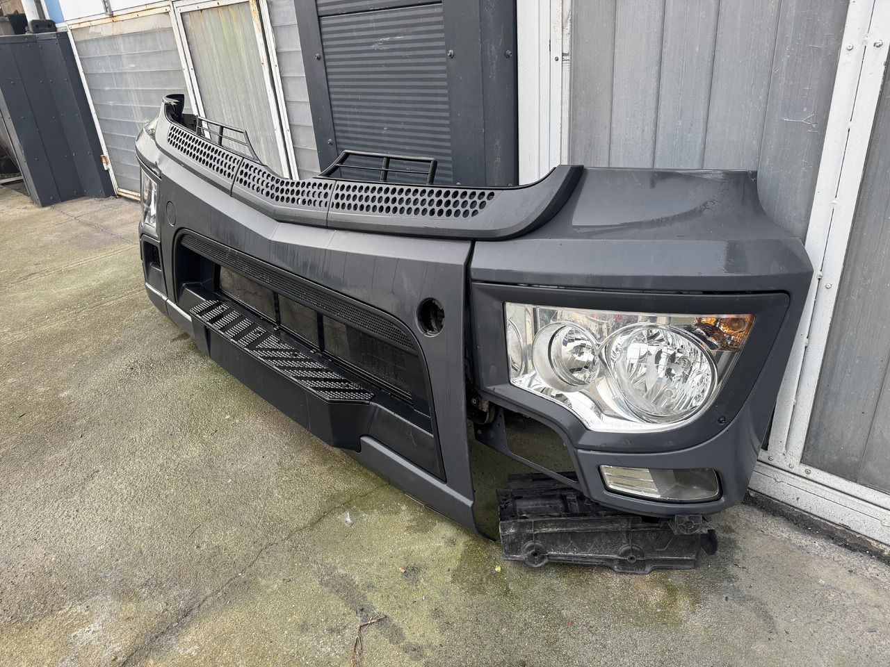 Mercedes-Benz Antos - Pare-chocs pour Camion: photos 4 Mercedes-Benz Antos - Pare-chocs pour Camion: photos 4