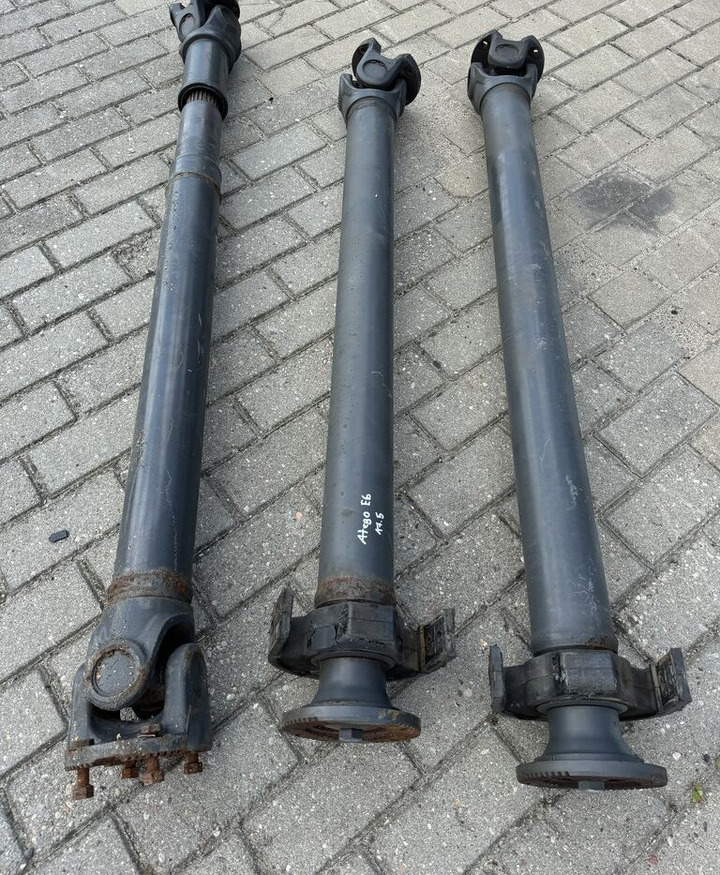 Mercedes-Benz WAŁ PĘDNY NAPĘDOWY 3 CZĘSCIOWY MERCEDES ATEGO III 17.5 - Essieu et pièces pour Camion: photos 2 Mercedes-Benz WAŁ PĘDNY NAPĘDOWY 3 CZĘSCIOWY MERCEDES ATEGO III 17.5 - Essieu et pièces pour Camion: photos 2